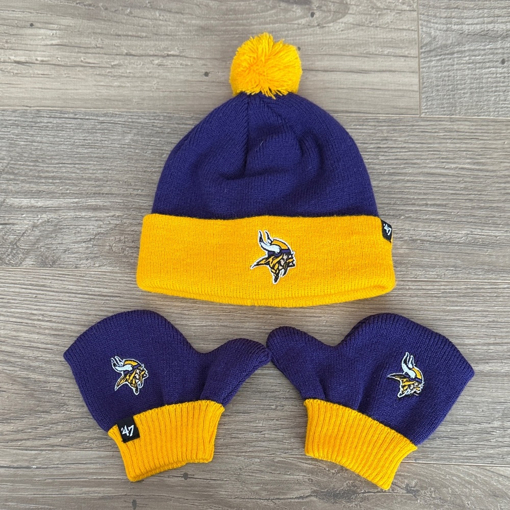 5/$25: Vikings Infant Hat and Mittens Set